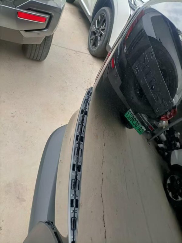 金富宝 女子买的新车在4S店被撞，该赔偿还是退换车？ 律师：是否完成交付系关键